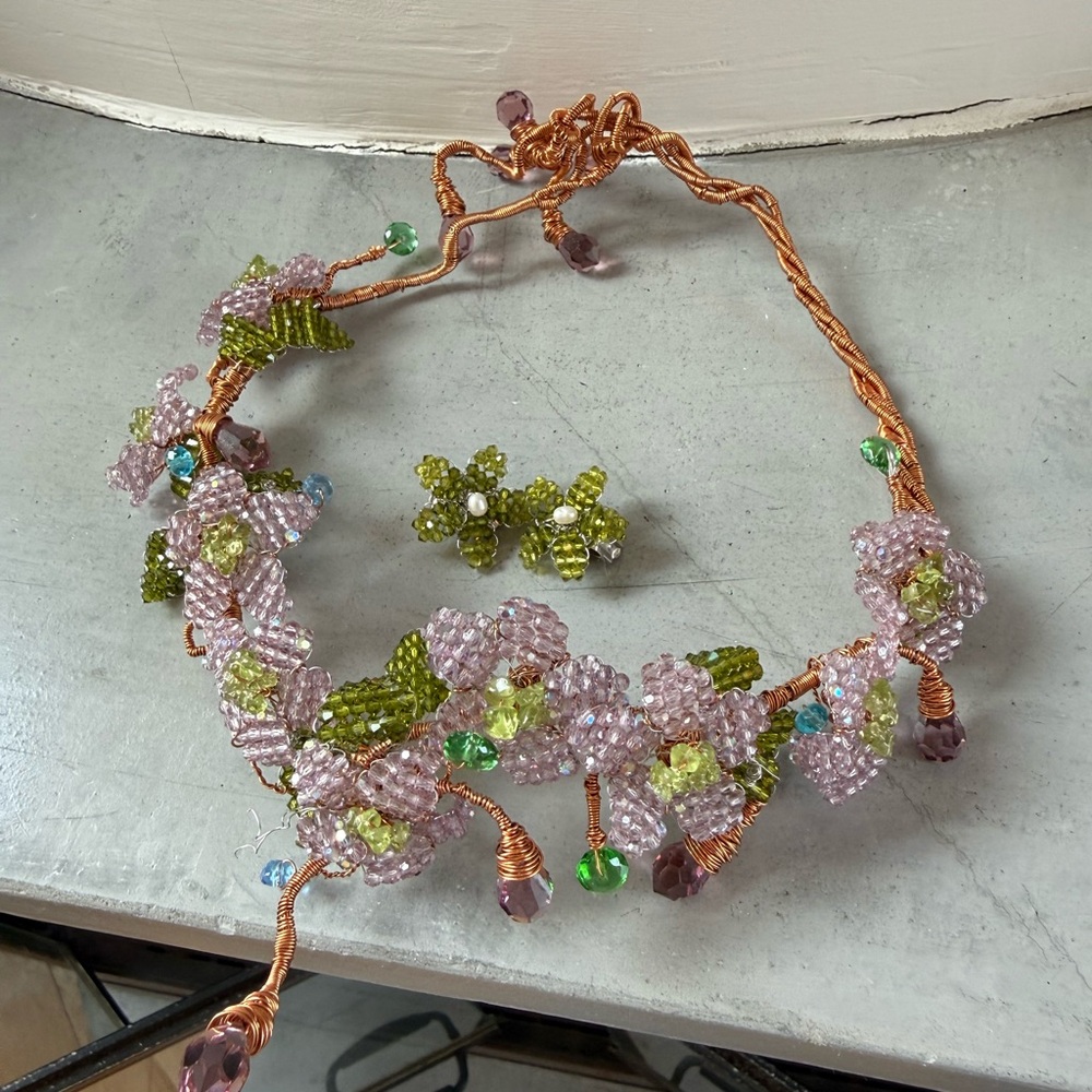 Elegant Beaded Floral Necklace with Copper Accents and earrings